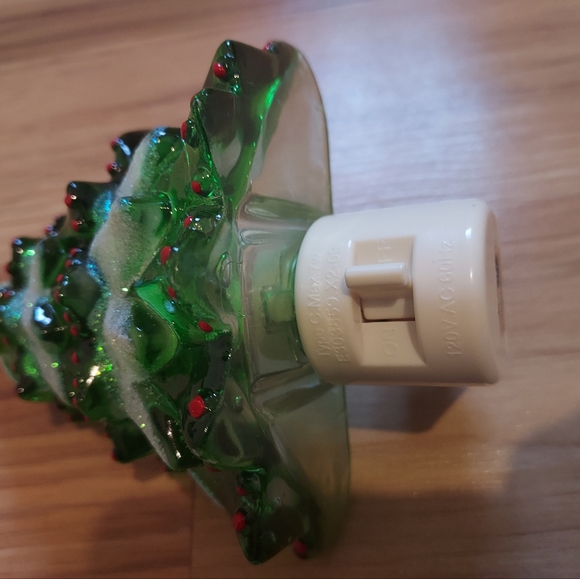 Northlight Green and White Beaded Frosted Christmas Tree Night Light - Picture 7 of 7